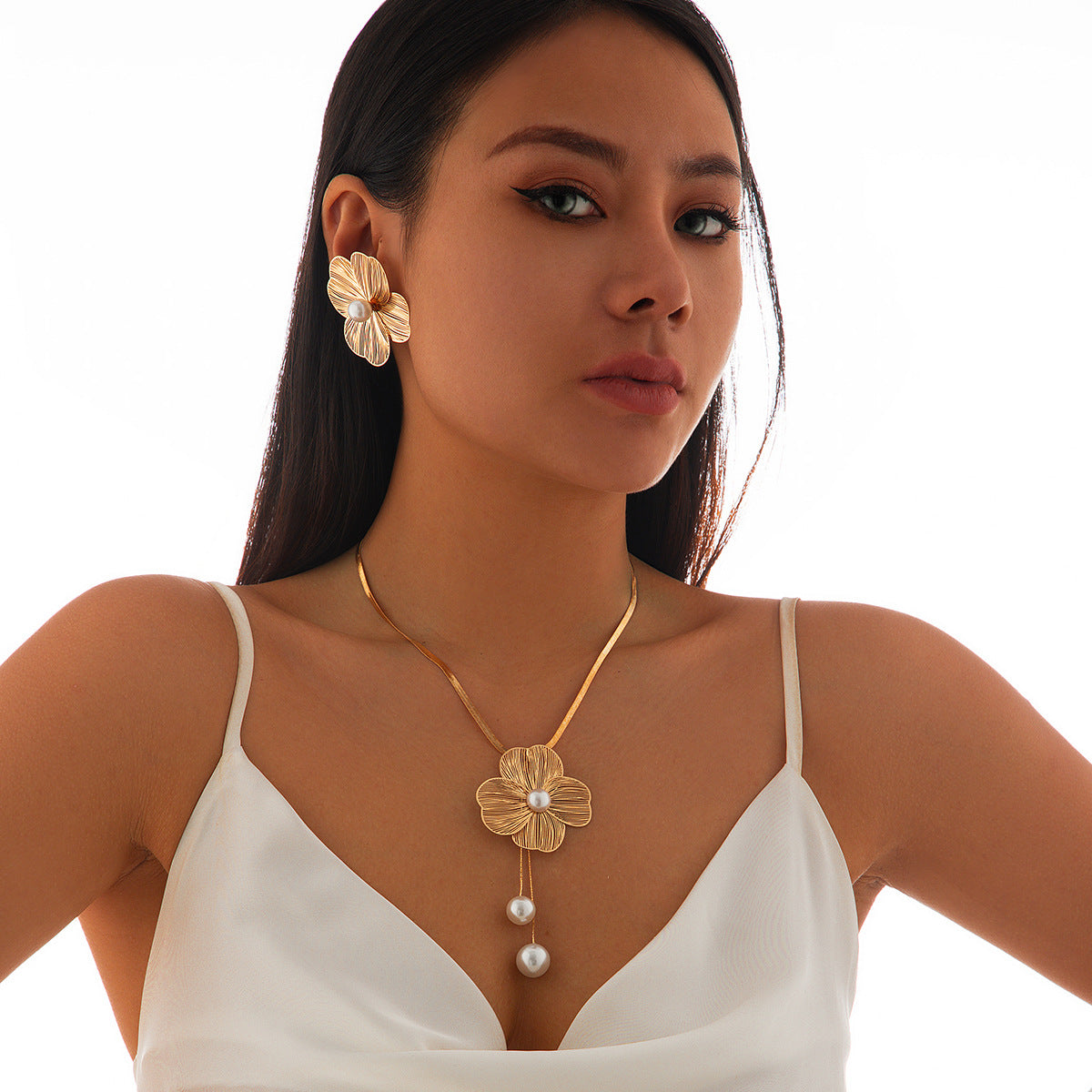 Lady's Flower Inlaid Pearl Necklace And Earrings Suite maisonore shop