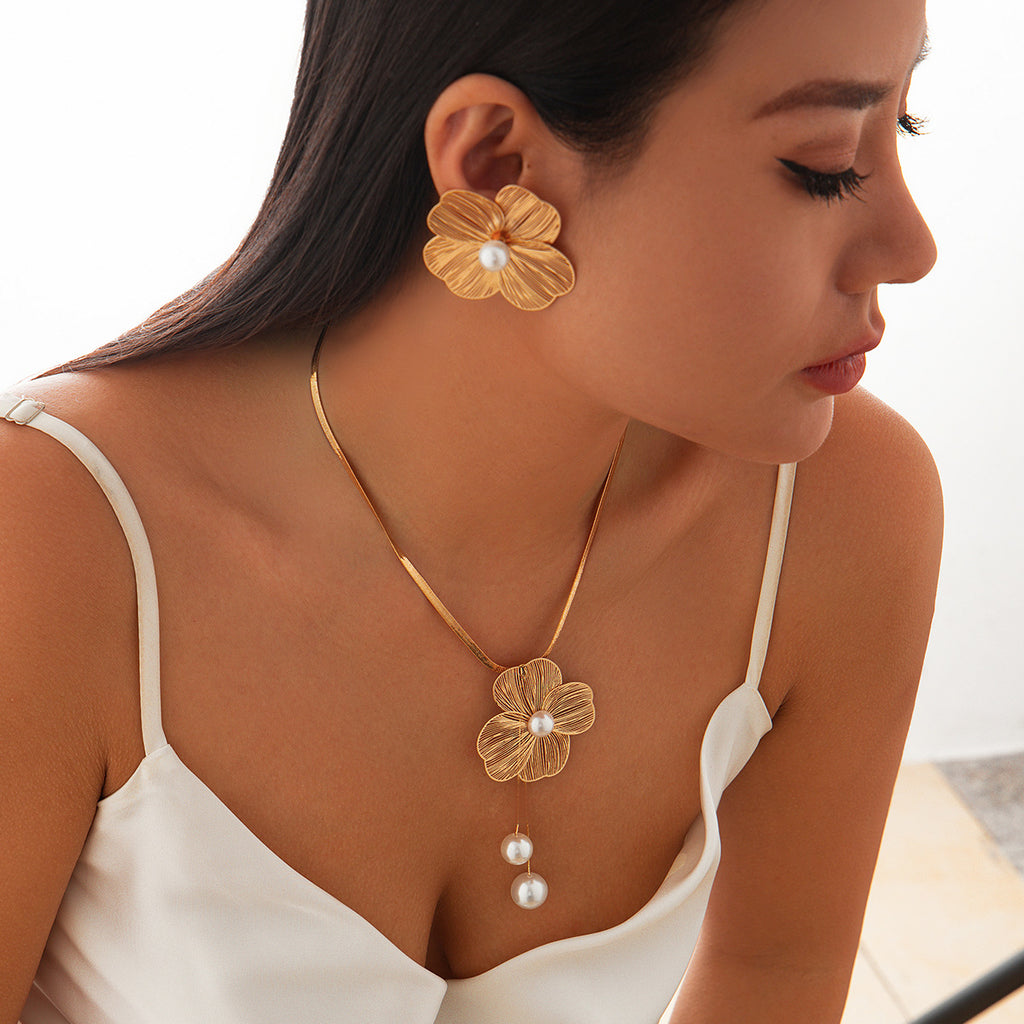 Lady's Flower Inlaid Pearl Necklace And Earrings Suite maisonore shop