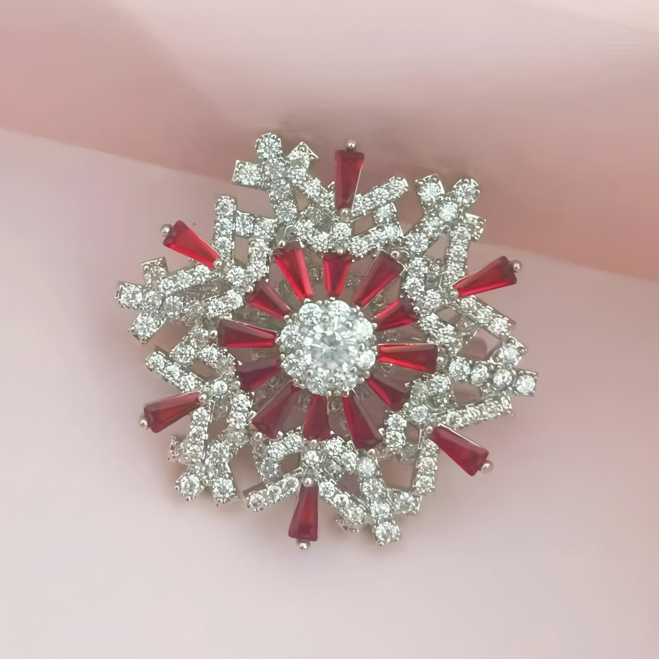 Luxury Good Luck Comes Brooch High-end Women's Exquisite Spinning Snowflake Pin Niche Design Corsage Maisonore