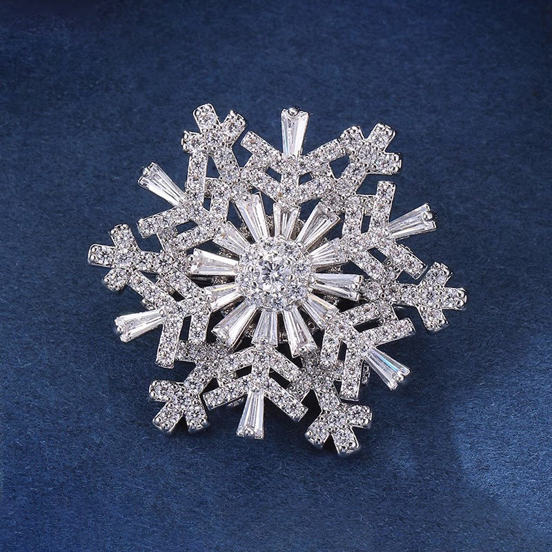 Luxury Good Luck Comes Brooch High-end Women's Exquisite Spinning Snowflake Pin Niche Design Corsage Maisonore