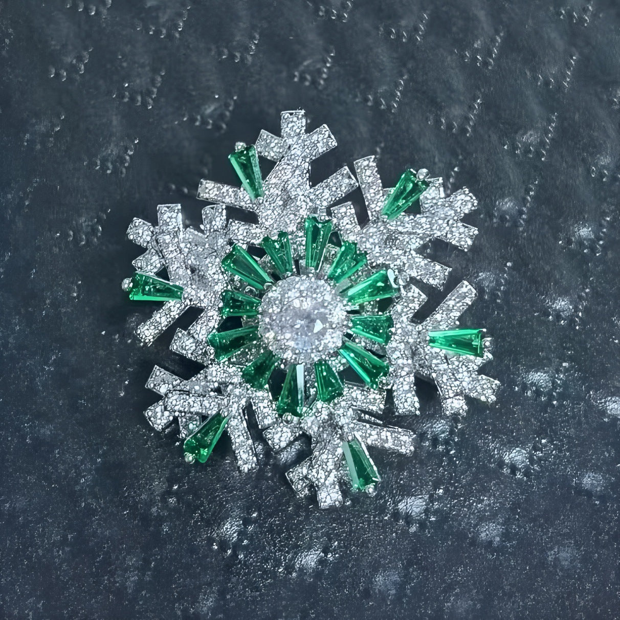Luxury Good Luck Comes Brooch High-end Women's Exquisite Spinning Snowflake Pin Niche Design Corsage Maisonore