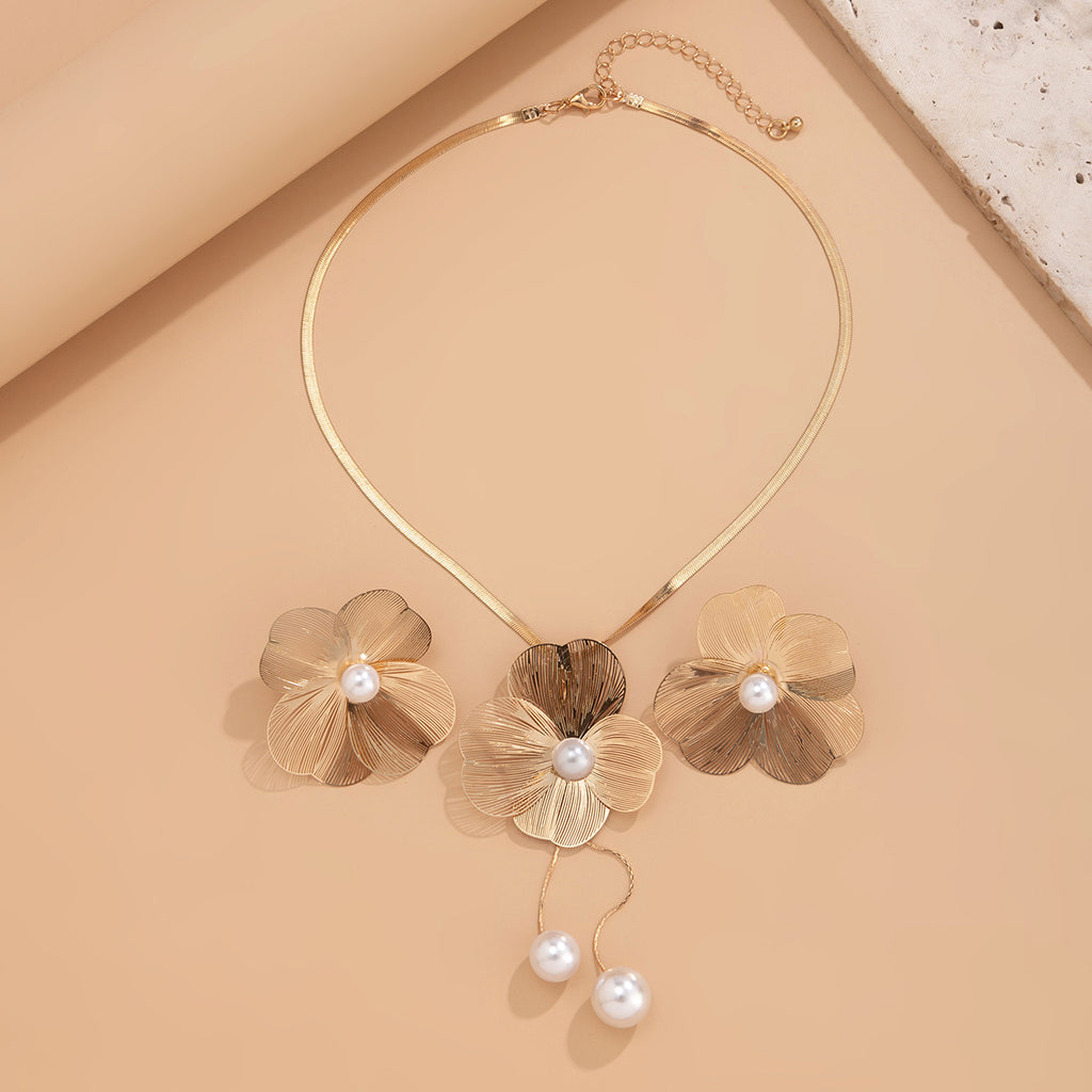Lady's Flower Inlaid Pearl Necklace And Earrings Suite maisonore shop