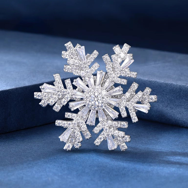 Luxury Good Luck Comes Brooch High-end Women's Exquisite Spinning Snowflake Pin Niche Design Corsage Maisonore
